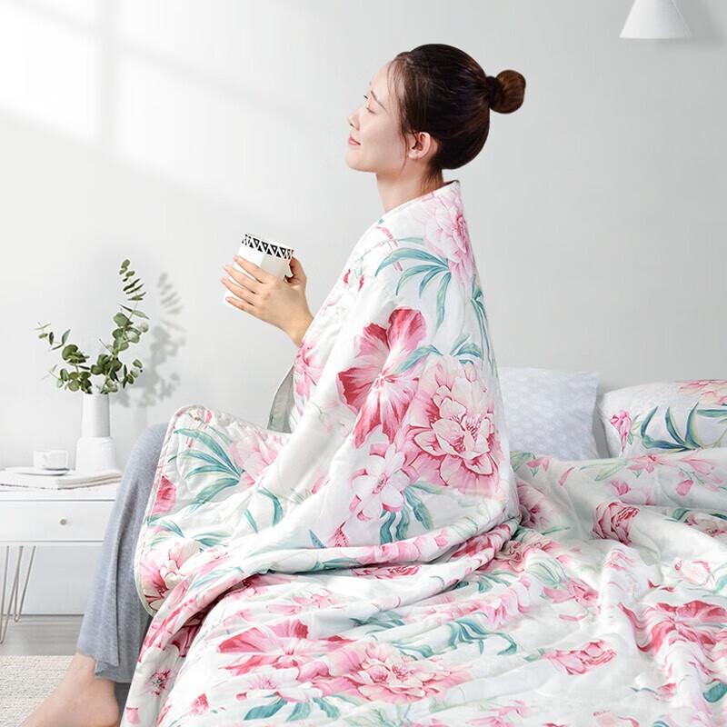 FUANNA Antibacterial Seven-Hole Polyester All-Season Quilt