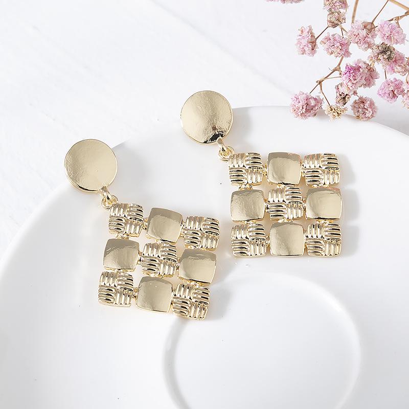 

Серьги в стиле ретро в европейском и американском стиле с преувеличенными квадратными бриллиантами для женщин, модные и универсальные геометрические серьги золотой