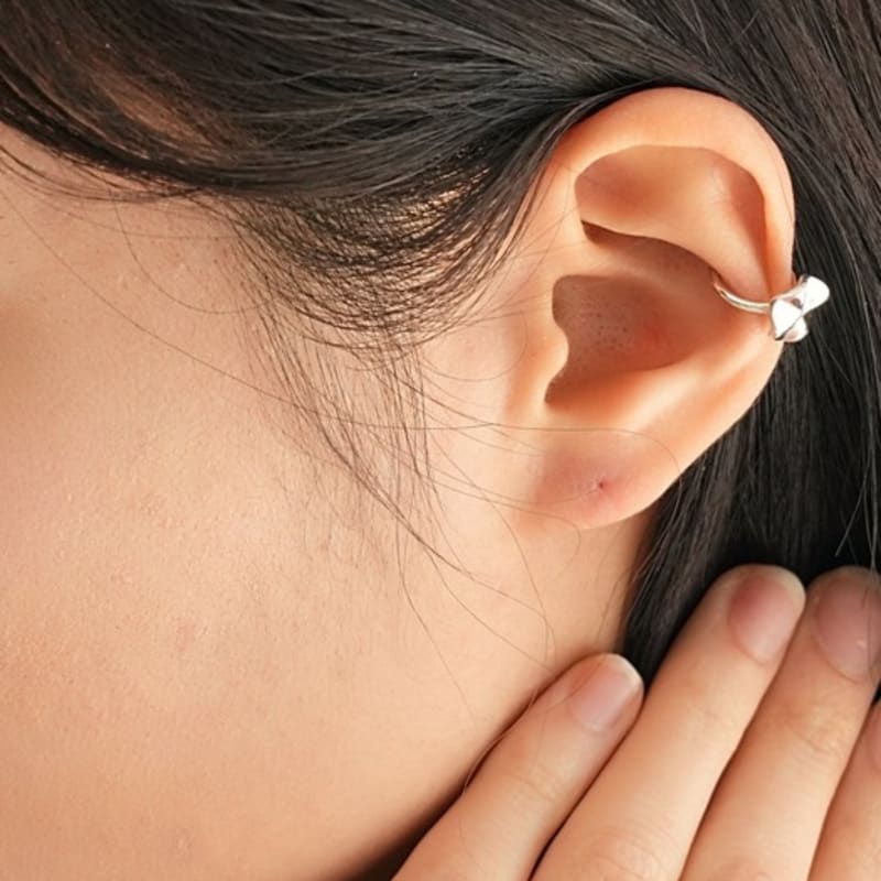 BELLOOGGI Circle wave earcuff