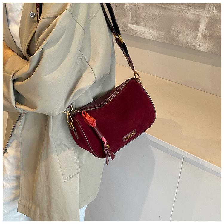 Maillard Retro Matte Small Bag Women's 2024 New Autumn Versatile Wide Shoulder Strap Messenger Bag Super Fire Dumpling Bag