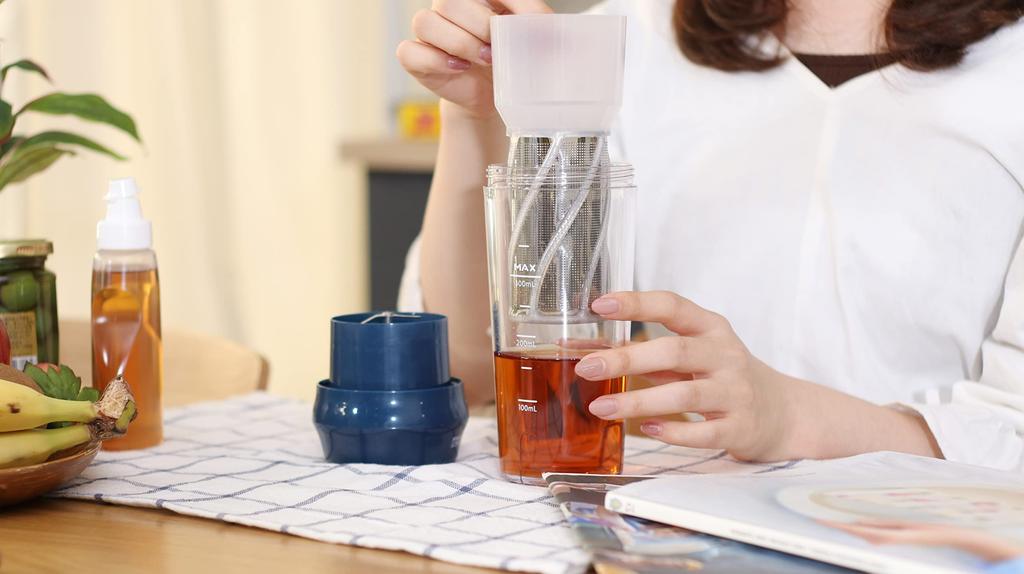 PRISMATE Rechargeable Portable Multi-Blender with Fun Recipe Book (PR-SK034) (Red(R))