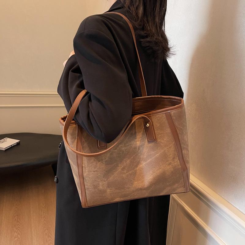 Korean Version of Large-capacity Underarm Bag 2025 New Simple Tote Bag Fashionable Niche Texture Casual Shoulder Commuter Bag