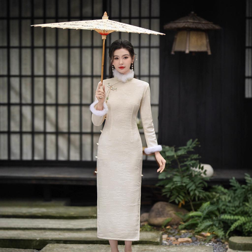 New Chinese velvet auspicious cloud jacquard cheongsam, new thickened long compound super soft autumn and winter youthful temperament advanced sense