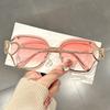 New Metal Opening Large Square Frame Sunglasses for Women, Retro Hot Girl Glasses, and Openwork Heart-shaped Sunglasses