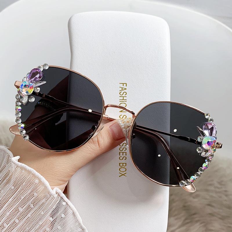 2025 Fashion Round Luxury Brand Sunglasses Women Bling Diamond Sun Glasses Vintage Shades Female Pink Eyewear Gafas De Sol