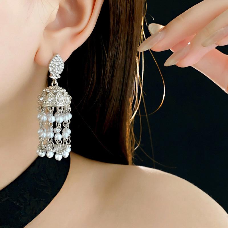 Inlaid Rhinestone Pearl Drop Earrings for Women Retro Style Design Tassel Dangle Earrings High Quality Zircon Wedding Gifts