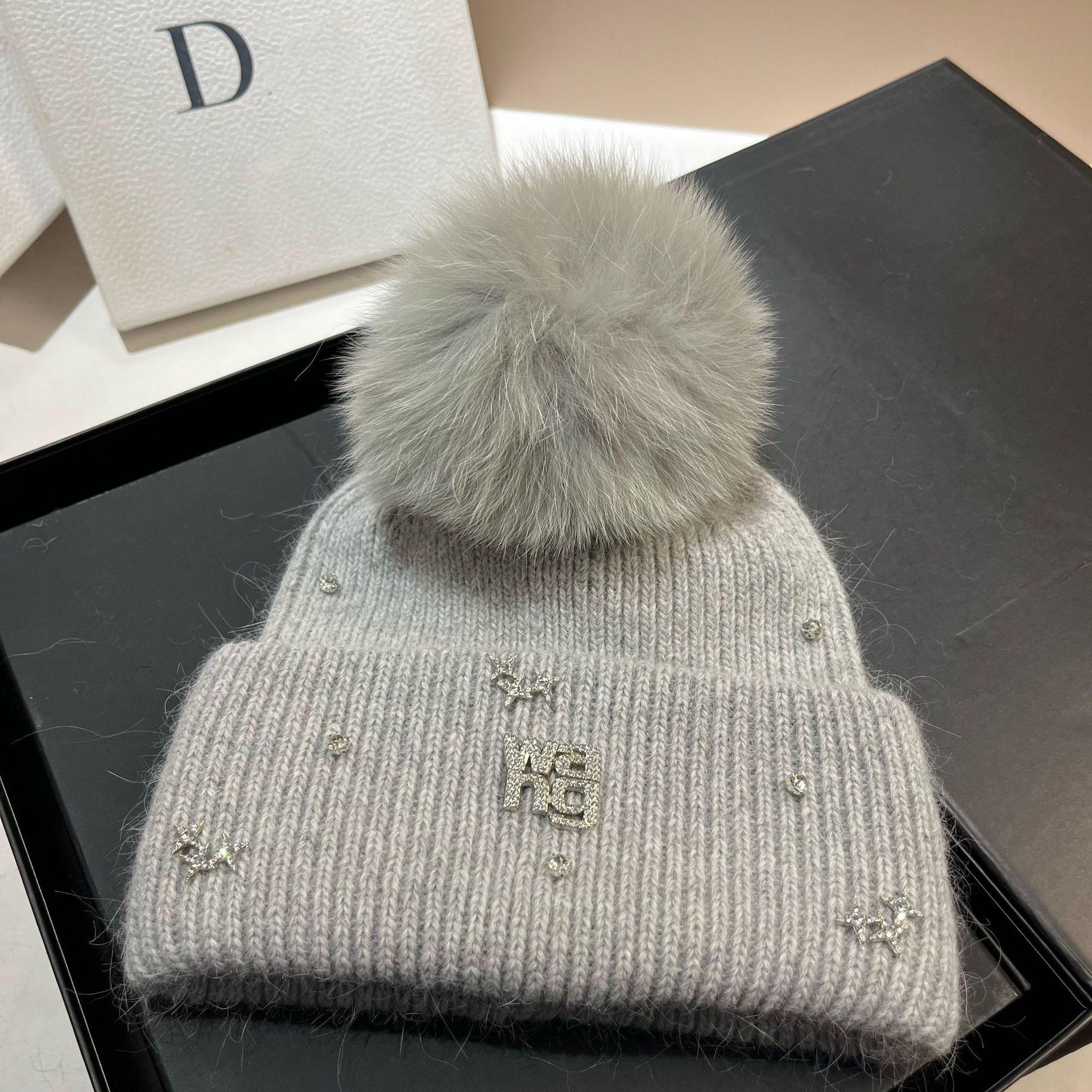 

Iceland Fox Hairball Light Luxury Rhinestone Niche King Rabbit Hair Knitted Hat Winter Warm Bag Head Ear Protection Hat one size fits all (elastic) світло-сірого кольору