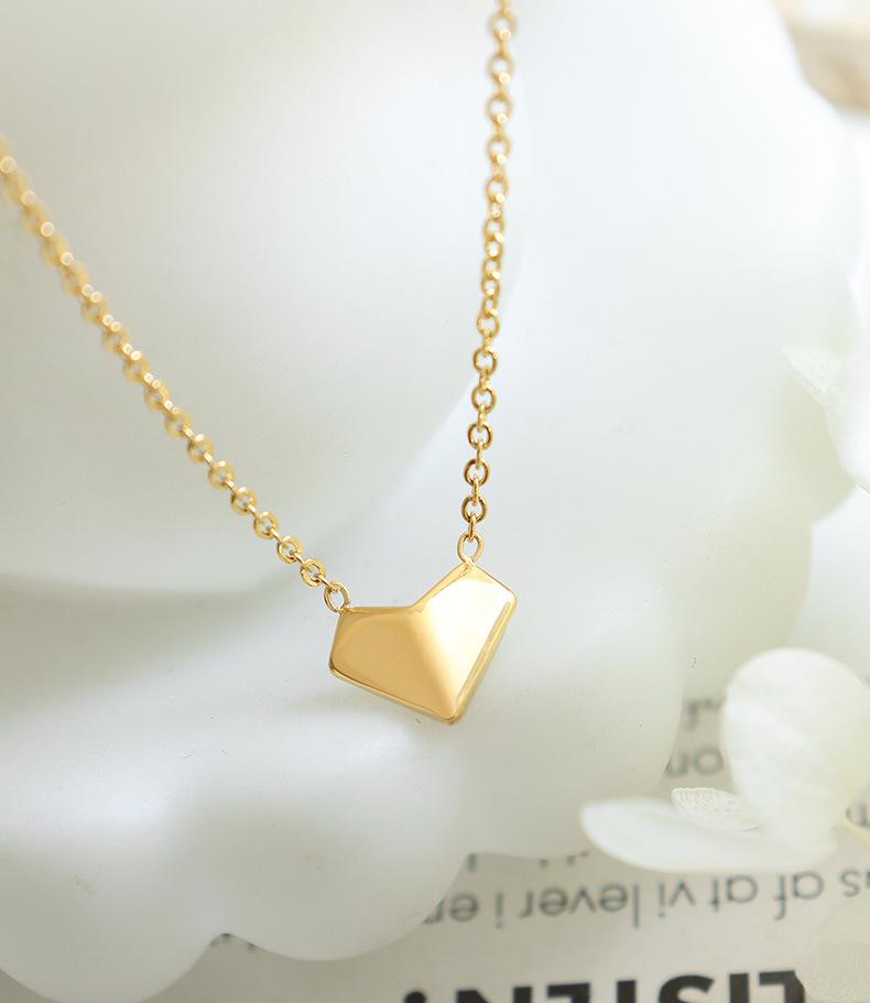 18k Gold-Plated Heart-Shaped Titanium Steel Clavicle Necklace - Handmade, Stylish, for Women
