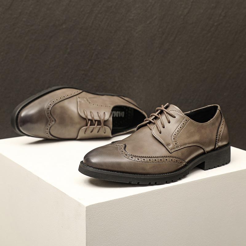 Herresko i skinn for forretningsbruk Moteabel gentleman-stil Daglig kontor utendørs fritidsselskap Bryllup formelle elegante sko