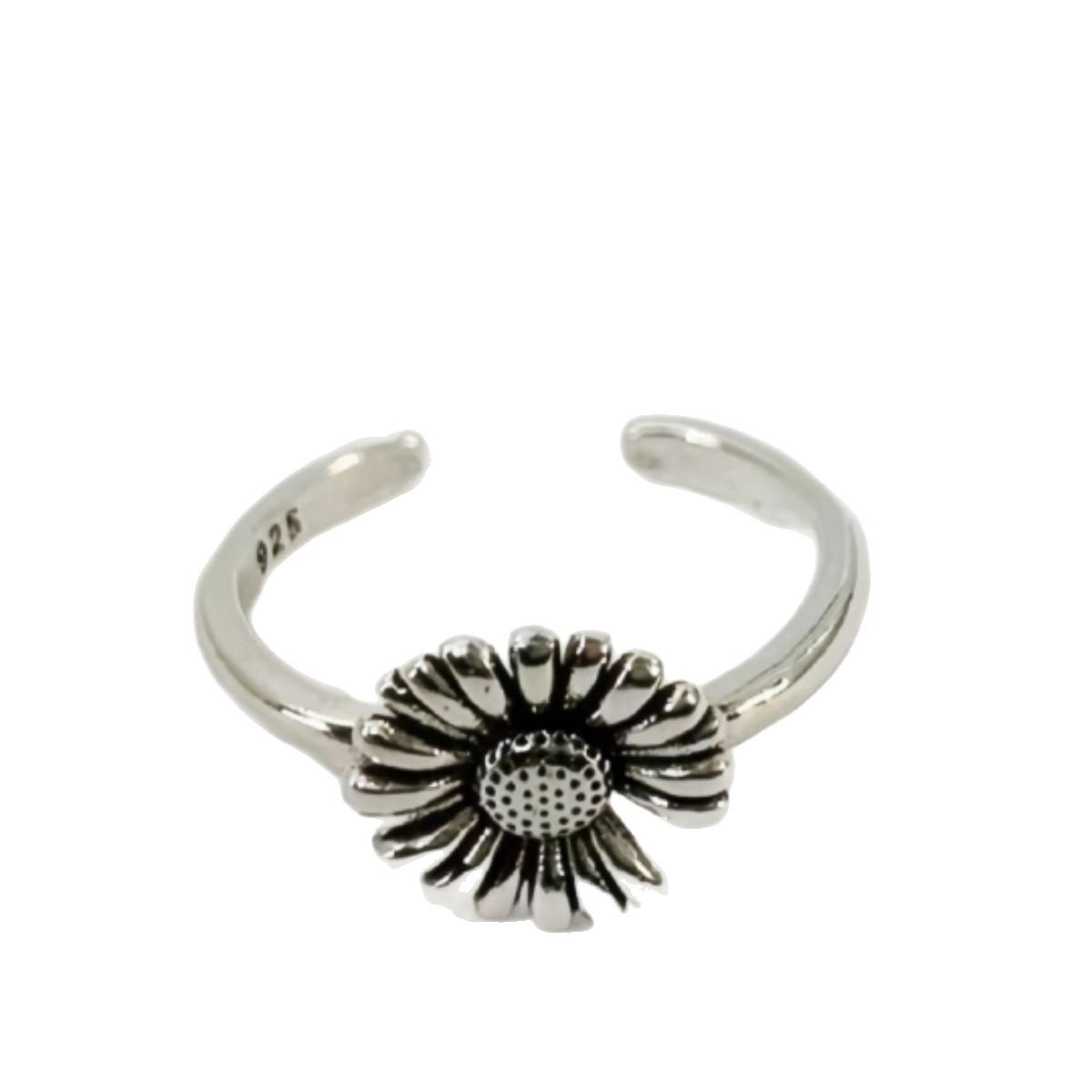 

Stylish Retro Small Daisy Flower Ring for Women античный серебряного