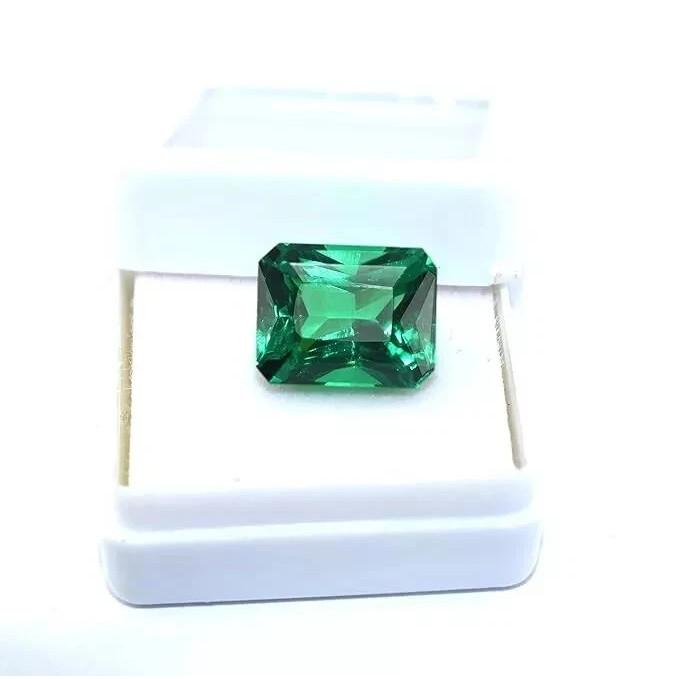 Beautiful Natural Tsavorite Garnet Green 11.45 Ct Emerald Cut Gemstone