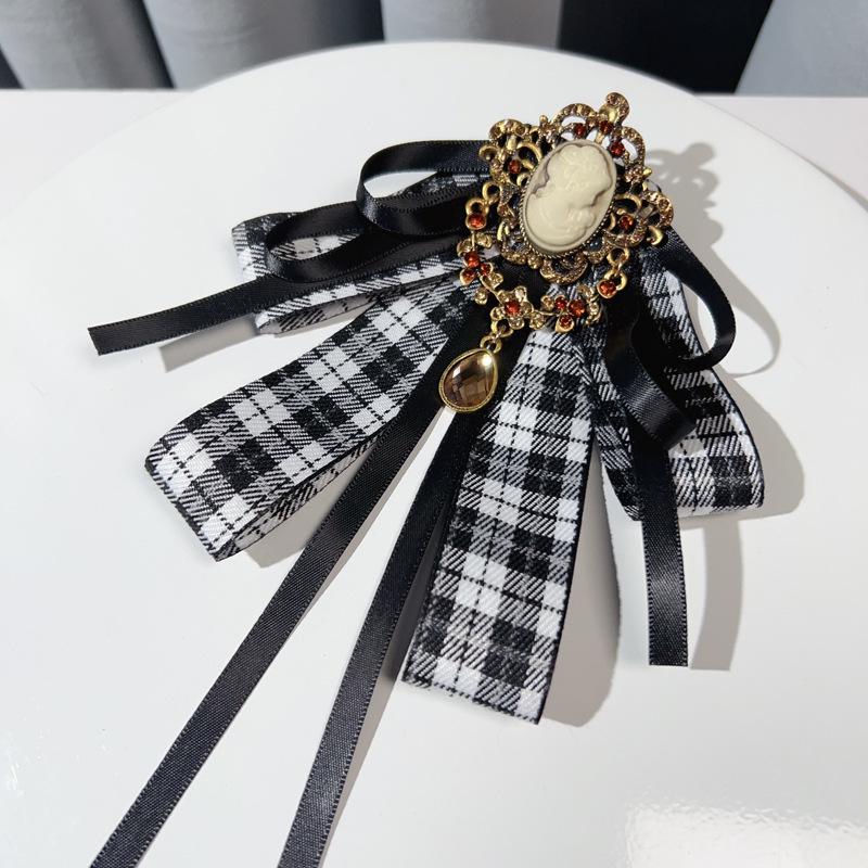 Retro Fabric Bow Brooch Crystal Beauty Head College British Style Shirt Collar Pin Bowknot Lapel Pins for Women Accessories