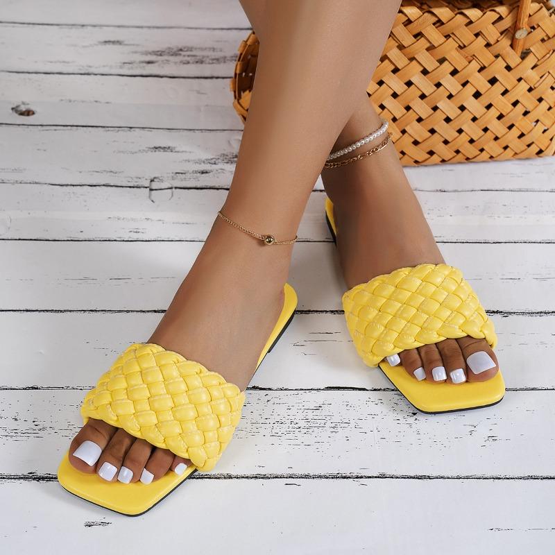 

Трендовые пляжные шлепанцы, женские дизайнерские сандалии на мягкой подошве с квадратным носком, трендовые женские тапочки на плоской подошве, лето 2024, нескользящее покрытие