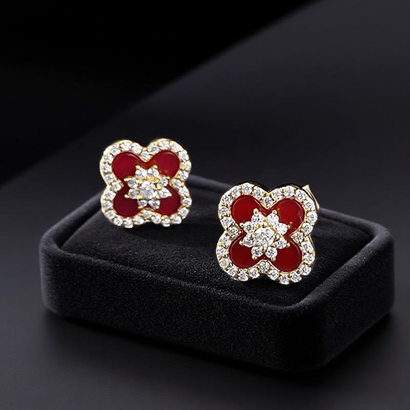 Hui Zhi Yi S925 Silver Four-Leaf Clover Stud Earrings with Red Agate Color - Light Luxury Fashion Style