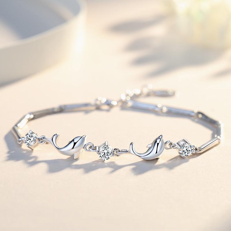 Four-Leaf Clover Handmade Lucky Bracelet for Women, Simple European and American Style, Perfect for Students and Friends