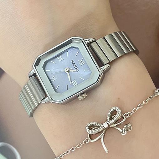 Square Alloy Steel Strap Track Watch Quartz Watch Fashion Casual Drainage Watch