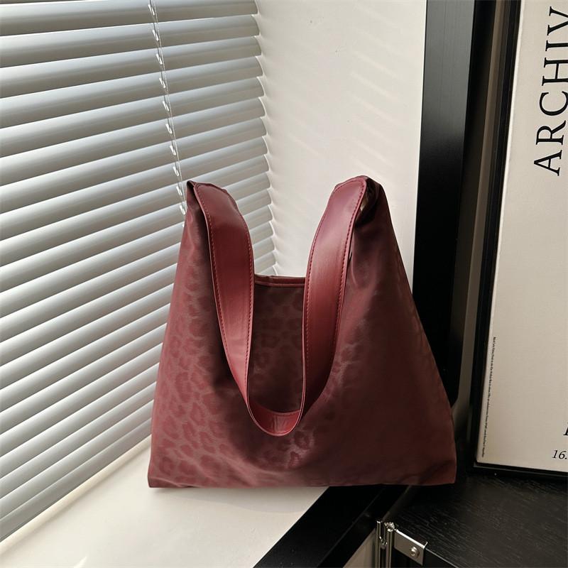 Fashionable Leopard Print Shoulder Bag With Inner Phone Pocket For Women