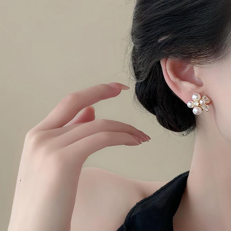 French Elegant Pearl Zircon Splicing Flower Stud Earrings 2026 New Design Party Jewelry Elegant Accessories for Women and Girls