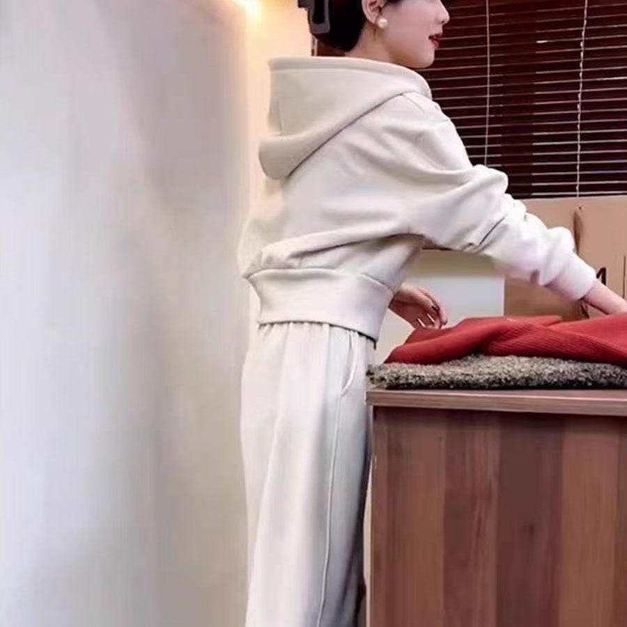 Autumn/Winter Slimming Sports Set: Loose-Fit Hooded Sweatshirt & Shorts Two-Piece