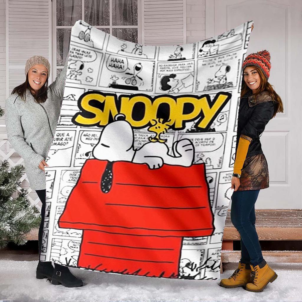 Cute Snoopy print soft and warm blanket, perfect for naps, sofas, beds, camping trips, the office, birthday and holiday gifts.