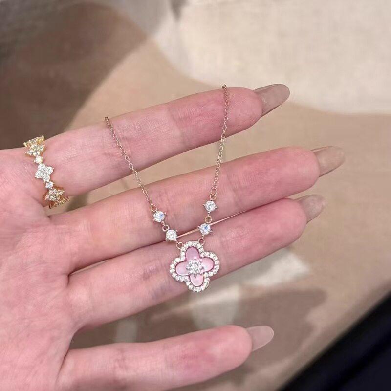 Elegant Pink Shell Four-Leaf Clover Necklace for Women - Versatile, Luxurious Clavicle Chain