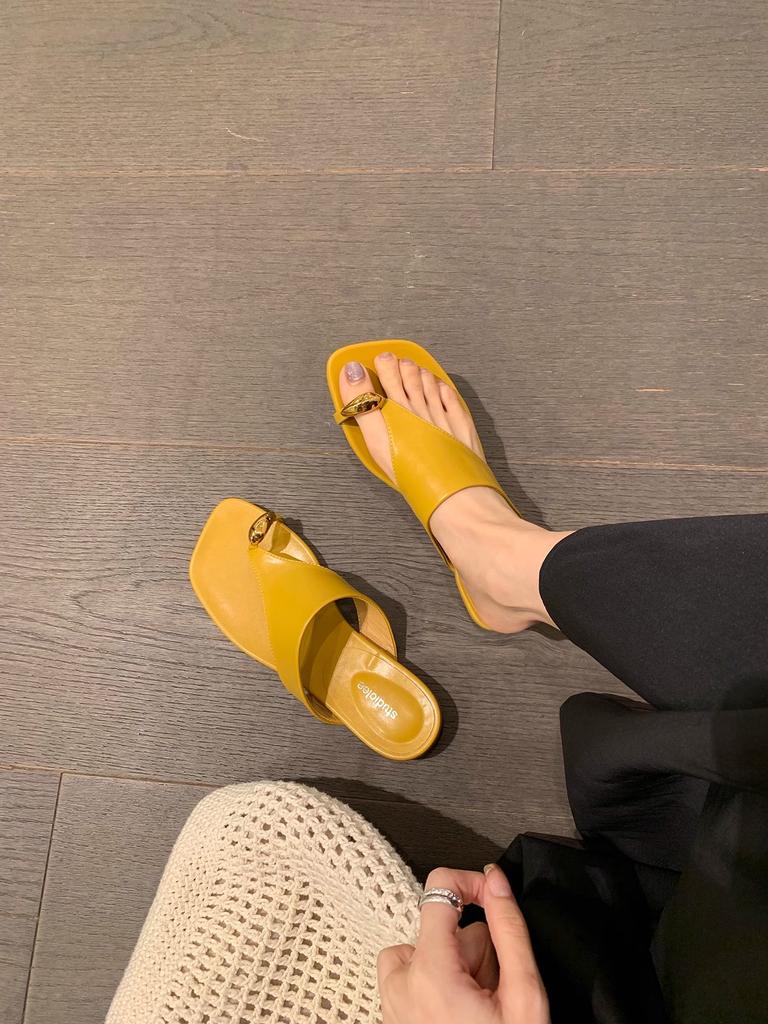 Sheepskin version~ Genuine leather casual sleeve toe flip-flops women's summer wear metal buckle flat bottom pinch slippers beach sandals