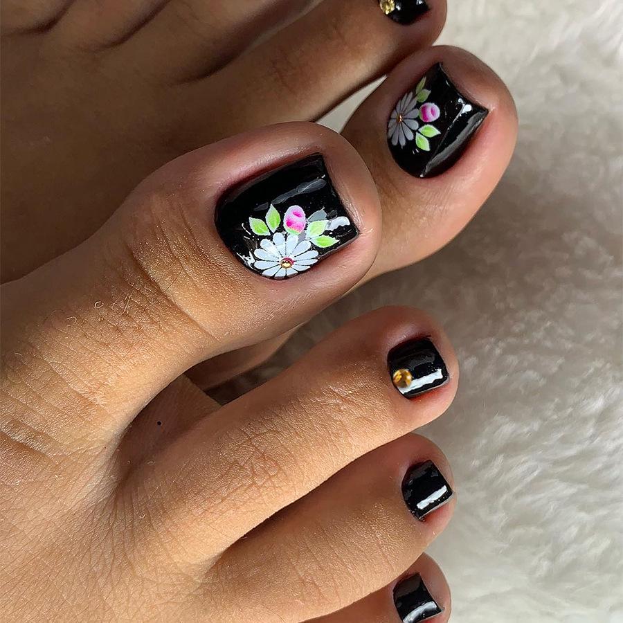 

2024 Handmade Retro Black Flower Press-On Short Toenails