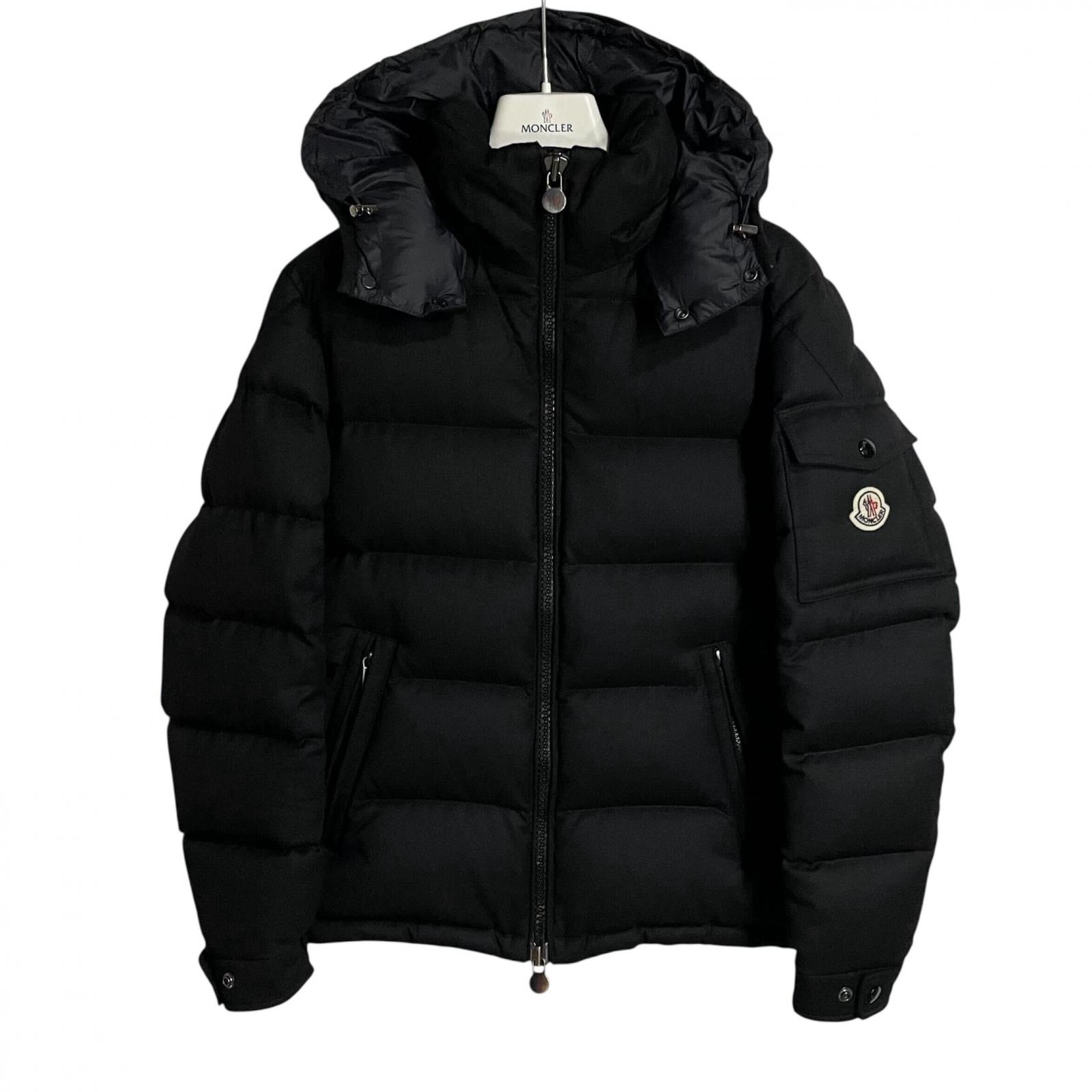 

Used MONCLER MONTGENEVREDown jacket black Nylon mens