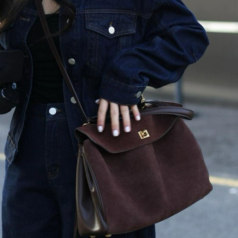 Vintage suede single leather shoulder messenger bag, high-end large-capacity portable underarm tote bag.