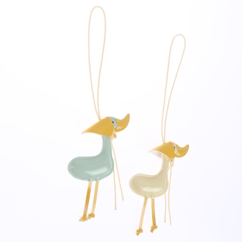 Creative Scarf Duck Duck Duckling Car Keychain Pu Leather Bag Pendant Pendant Car Keychain Decoration With Cute Keychain
