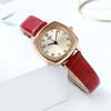 Retro-Quadratuhr für Damen mit Quarzwerk und Lederarmband