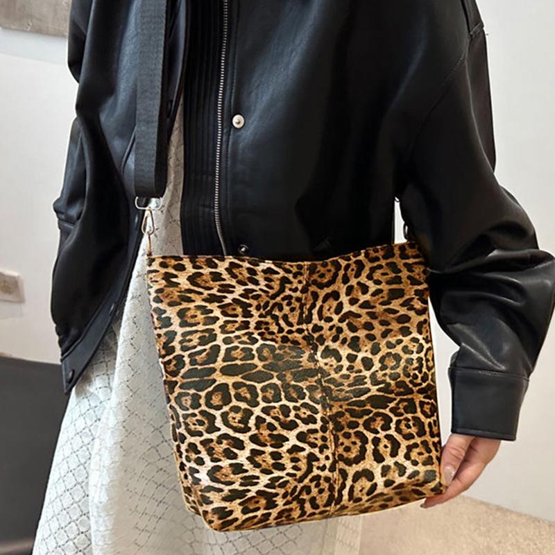 Neutral Square Bag, Suitable for Both Men and Women, Tote Bag Style, Great for Travel and Photo Shoots, Leopard Print Design.