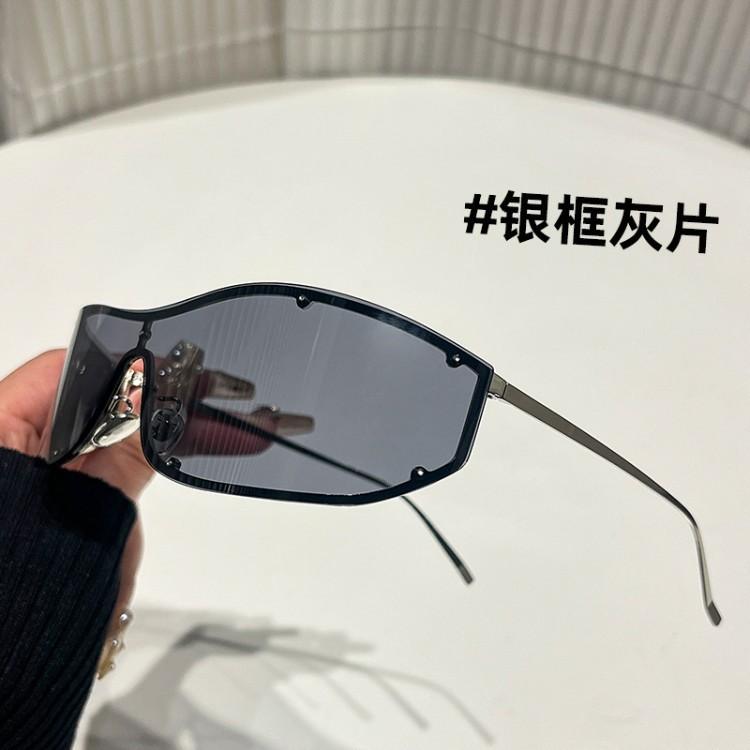 Song Yanfei large frame curved one-piece sunglasses female old money wind street shot YK Spice Girl anti-ultraviolet sunglasses