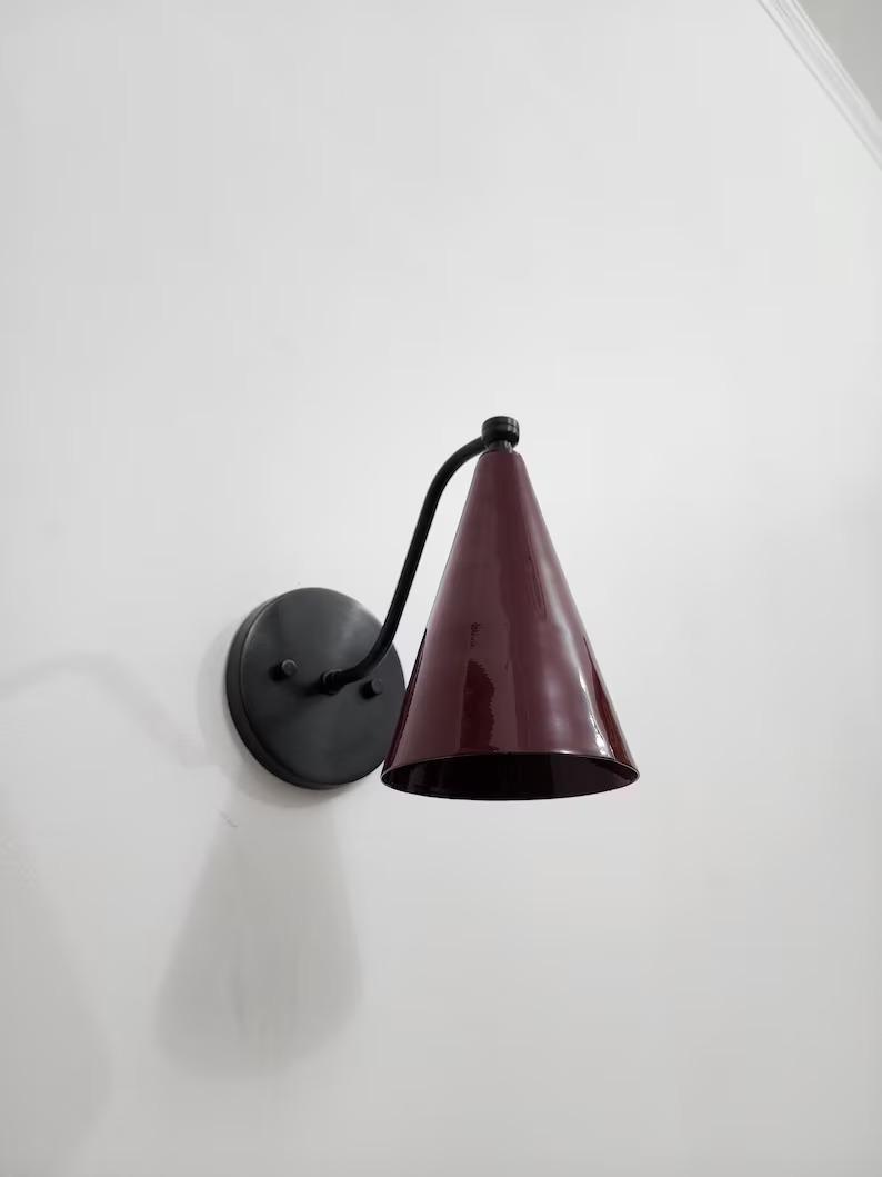 

Ручний латунний настінний свічник: Конусоподібний абажур для вина, Мінімалістичне світло червоний