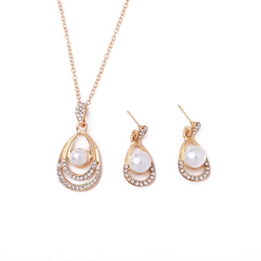 Elegant Teardrop Pearl Jewelry Set: Necklace & Stud Earrings for Bridal Wear
