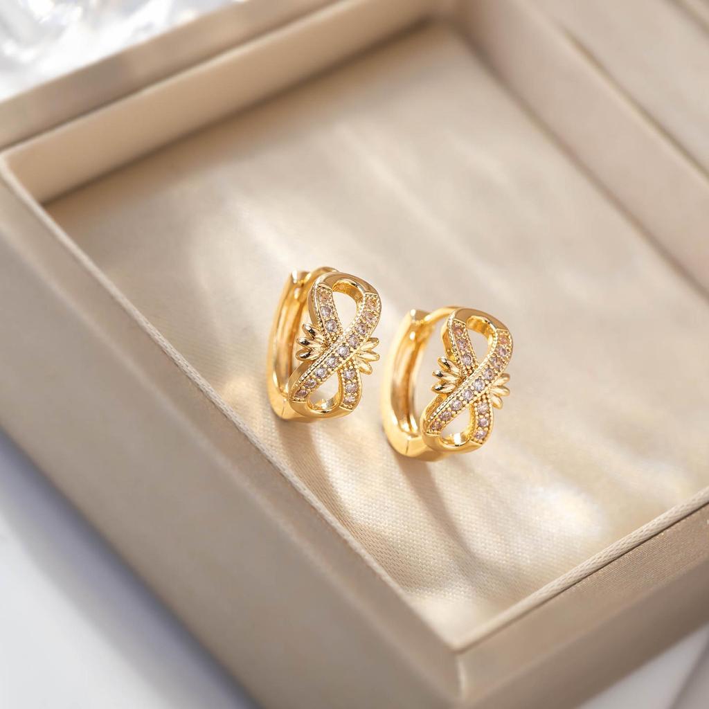 Korean Style 8-Shaped Rhinestone Earrings: Simple, Elegant Ear Studs for Women and Girls