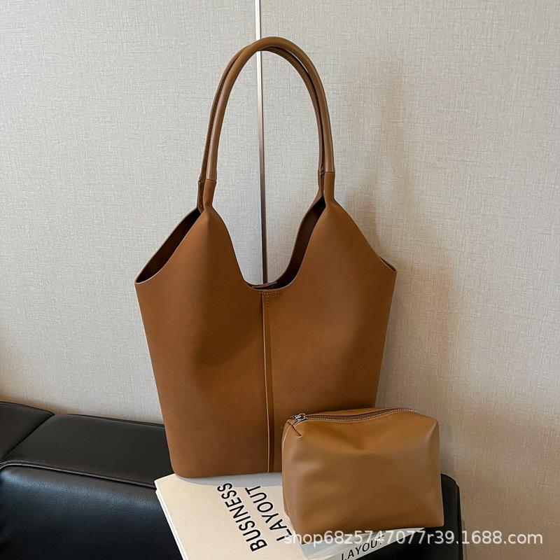 

New Large Capacity Retro Handheld Mother Bag Autumn and Winter Vegetable Basket Bucket Bag Women s Commuter Leather Shoulder Bag коричневый