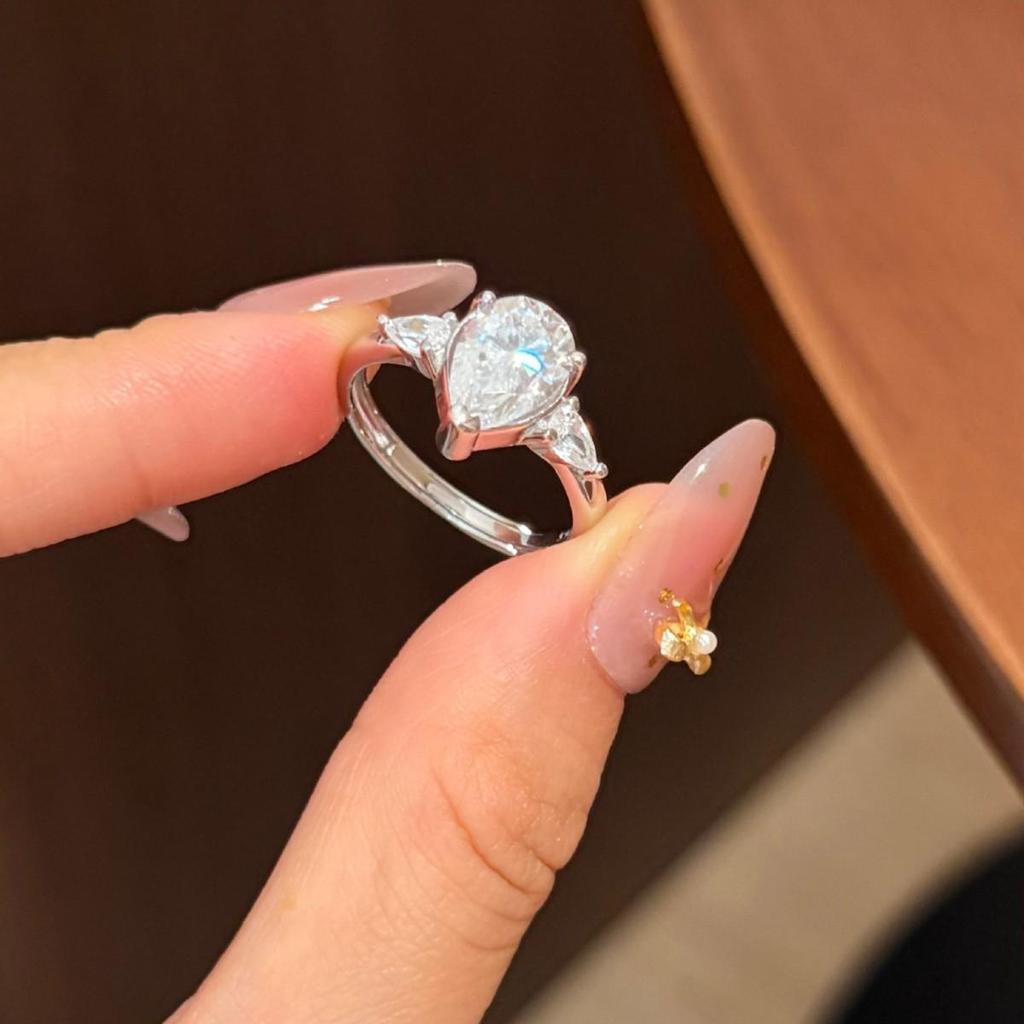 Moissanite S925 Silver Teardrop Ring: Elegant European-American Fashion Statement