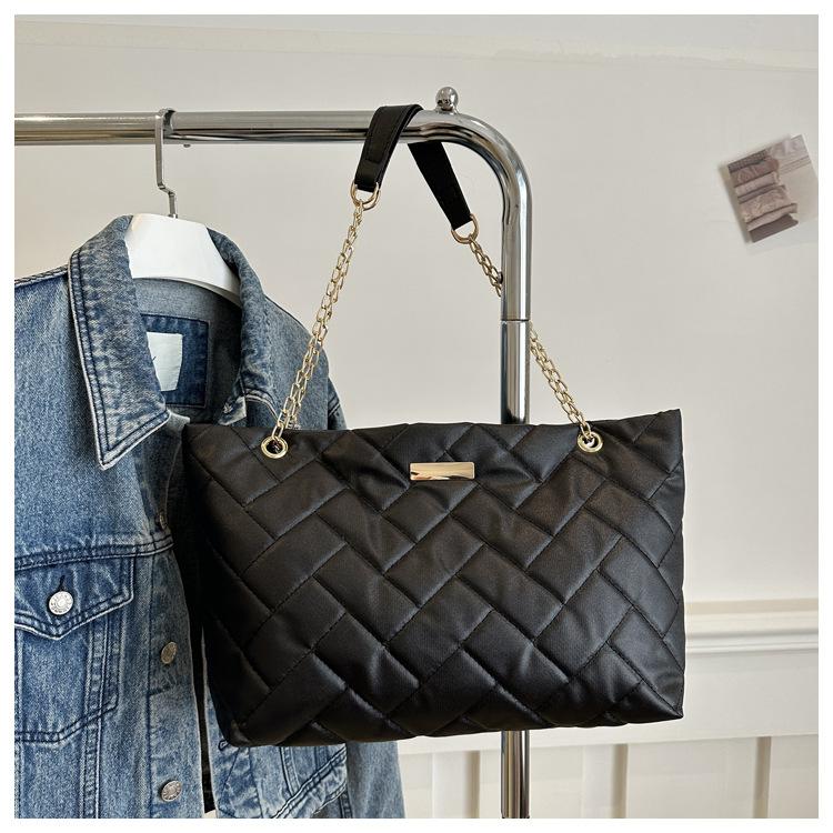 

Жіноча сумка через плече на ланцюжку Texture Atmospheric Commuter, 2024, нова універсальна сумка під пахвами чорний