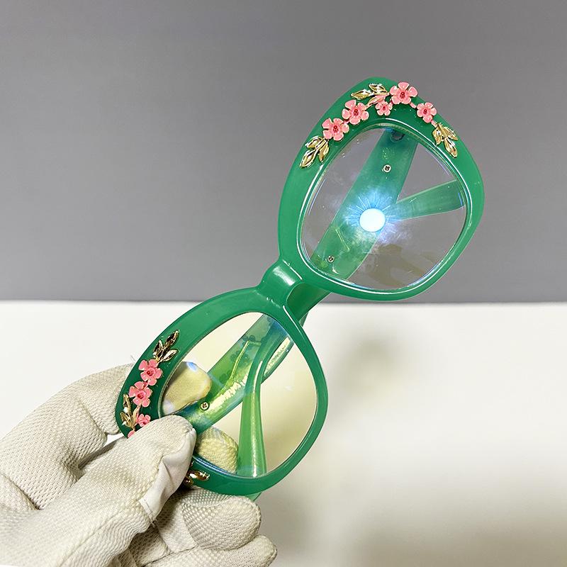 Retro Cat-Eye Floral Gradient Sunglasses for Women