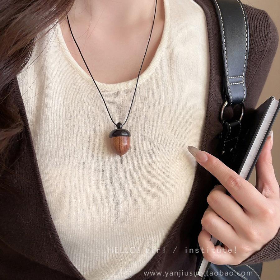 Geometrisk anhengskjede med store og små firkanter