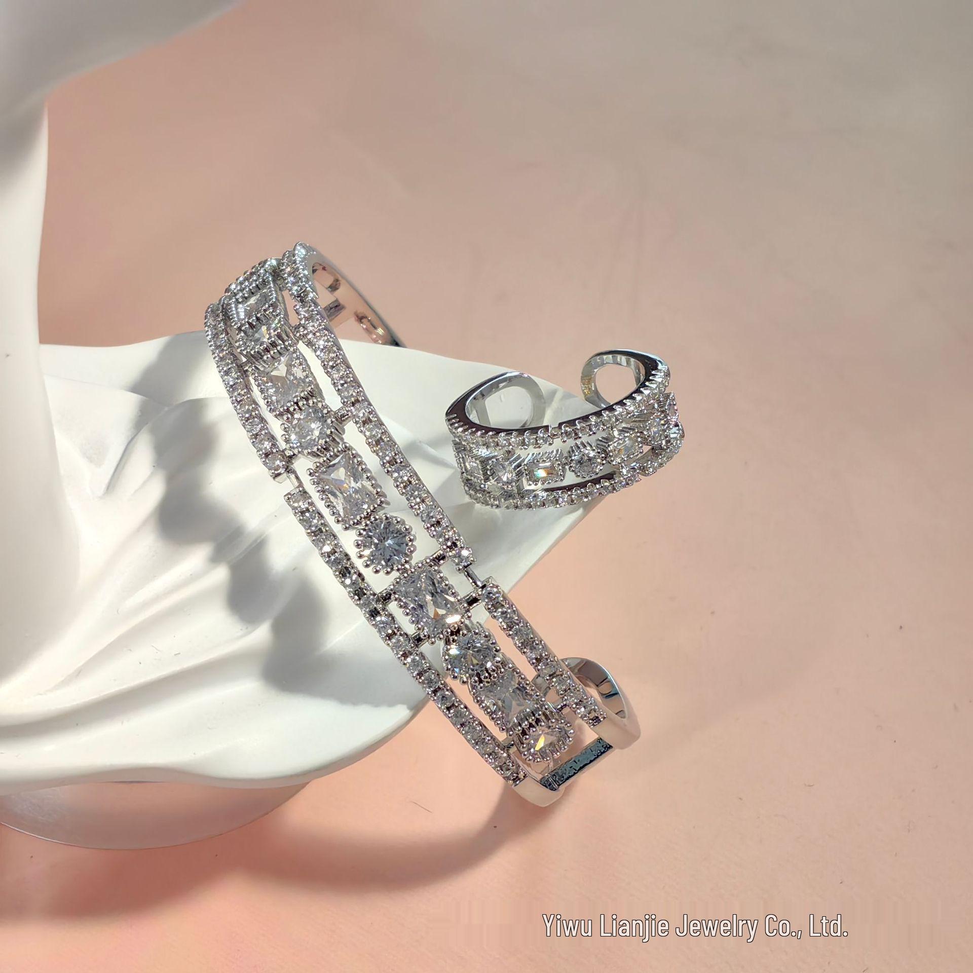 

Sparkling Diamond Bangle & Ring Set - Elegant Bridal and Versatile Style срібний