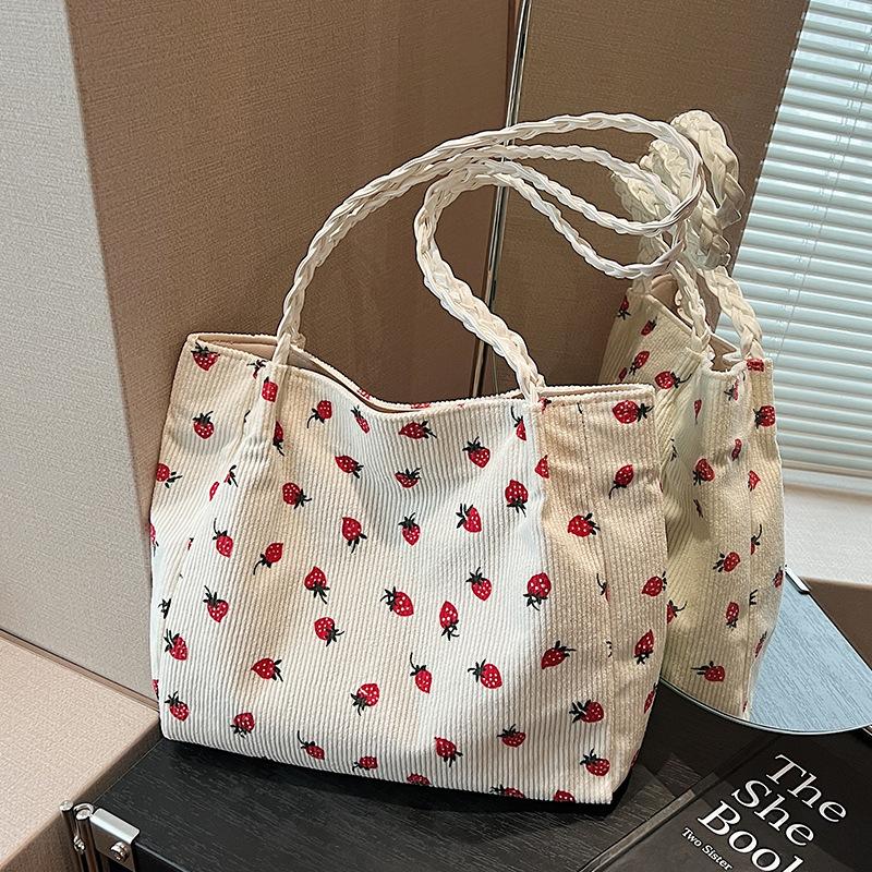 Erdbeer-Einkaufstasche für Studenten der College-Klasse, neue Aufbewahrungstasche, große Kapazität, modische, süße One-Shoulder-Canvas-Tasche