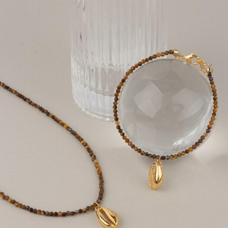 AUGUST ALICE Hoanseok Gemstone Shell Bracelet