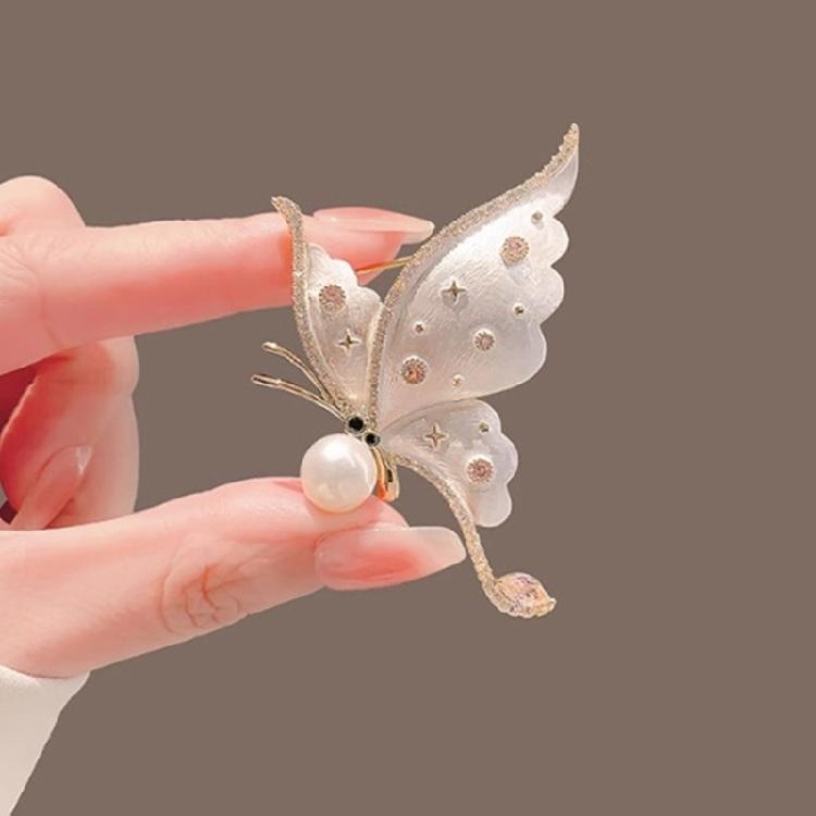Handcrafted Rhinestones Butterfly Brooch Unique Pearls Inlayed Butterfly Lapel Pin Metal Brooch for Fashionable Women