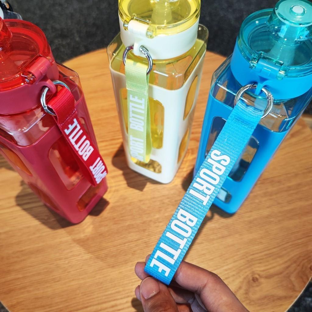 900ml Plastic Portable Water Bottle Cartoon Sealing Straw Lightweight Drinking