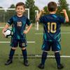 Set Maglia da Calcio per Bambini Uniforme da Calcio T-shirt a Maniche Corte + Pantaloncini 2 Pezzi Tessuto ad Asciugatura Rapida Abbigliamento Sportivo Outfit per Allenamento Partita Per Adulto