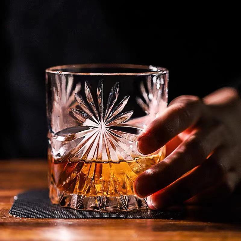 4pcs Sets Whiskey Glass Set Engraved Brandy Wine Glasses for Gifts Clear Lead Free Beer Drinking Glasses Scotch Liquor Barware