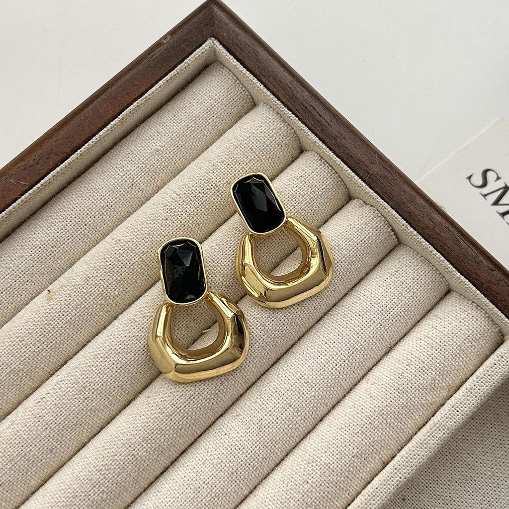 Elegant Gold Geometric Earrings for Women: High-End, Fashionable, Versatile Face-Slimming Ear Cuff