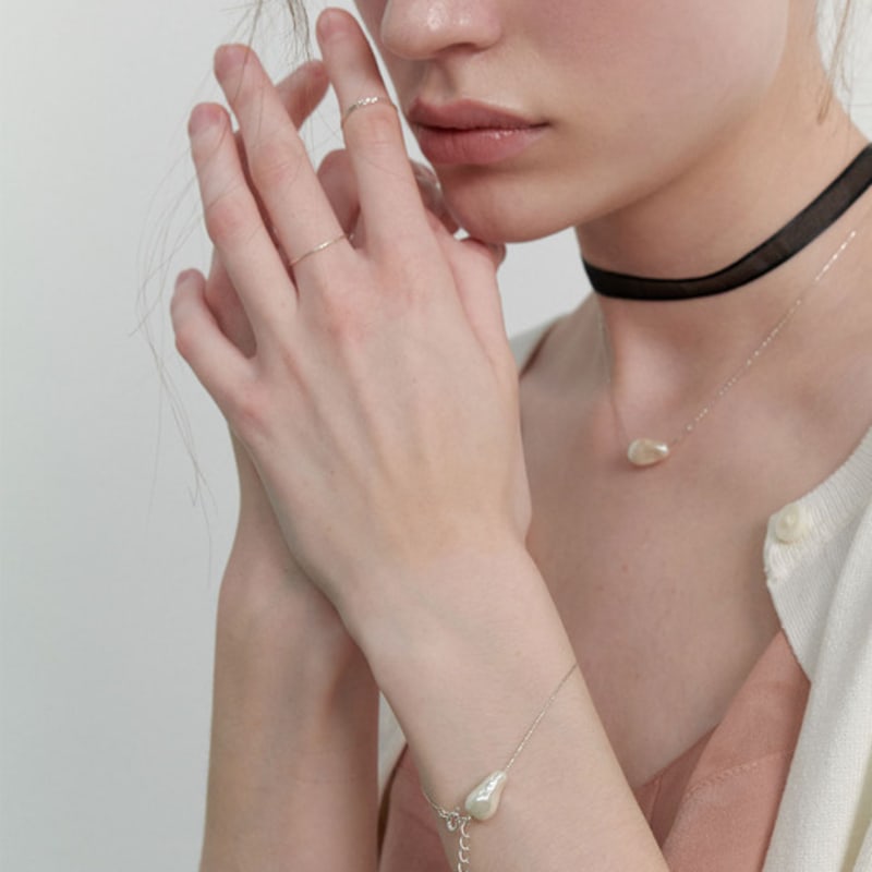 LOVE ME MONSTER [Silver] Baroque Pearl & Chain Bracelet (L241MBC050)